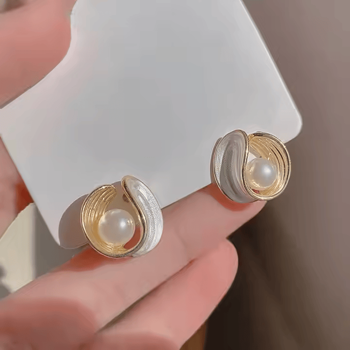 Fashion Pearl Alloy Stud Earrings